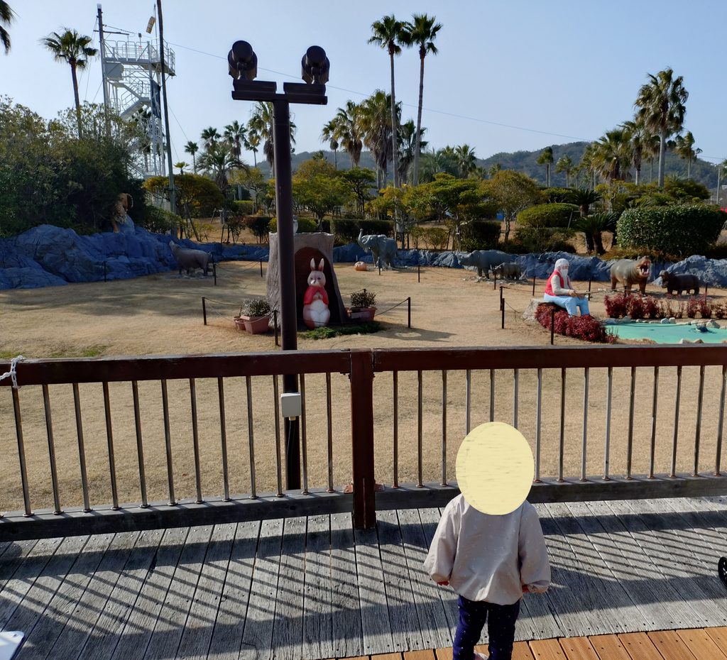 動物園さながらに動物の模型が集うエリア。