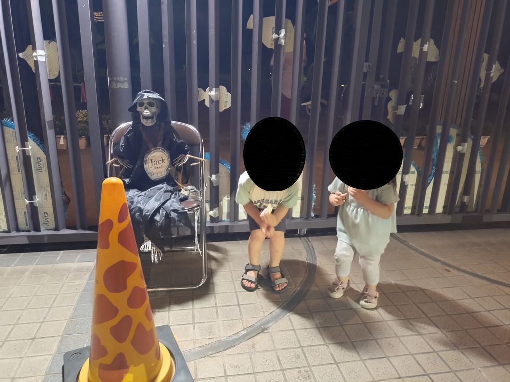 入場ゲートの動物園側